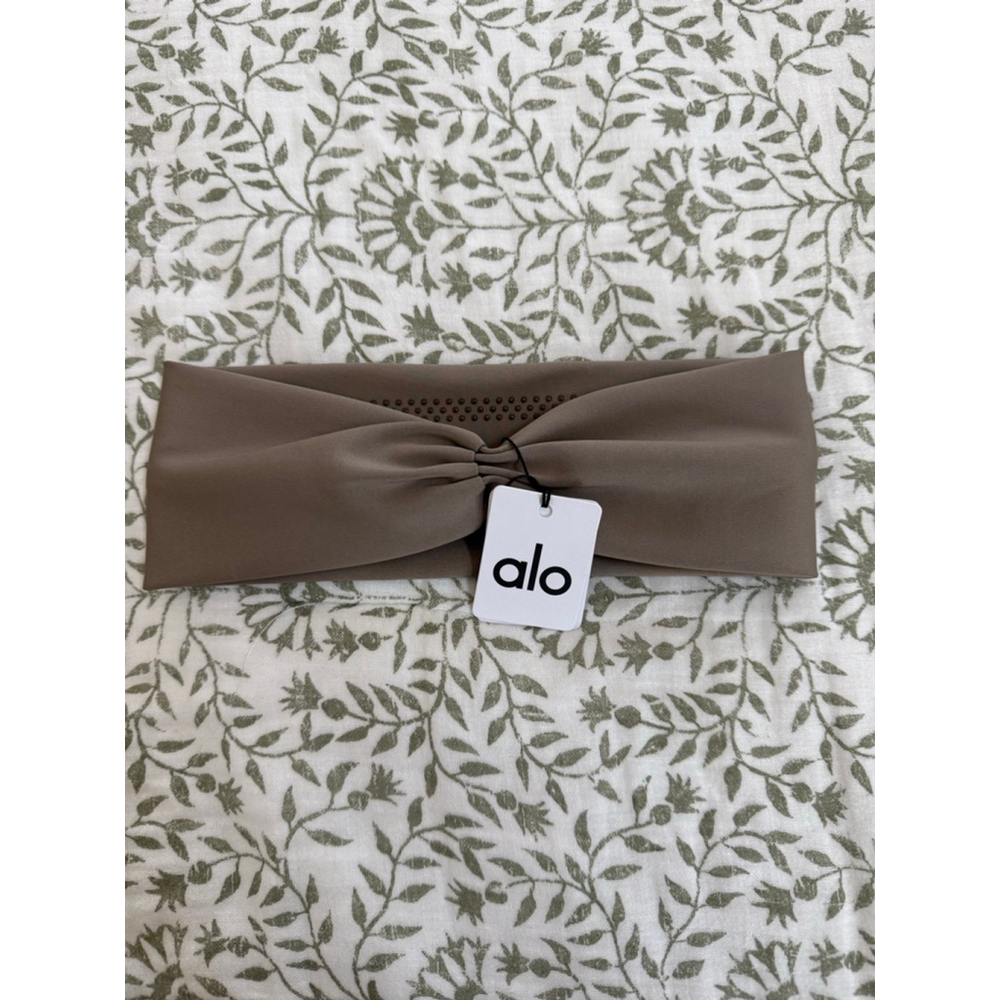 Women's Alo Yoga Light Cocoa Headband One Size - Picture 3 of 5